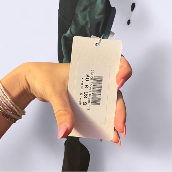 Elegant Green Satin Dress - Picture 6 of 7